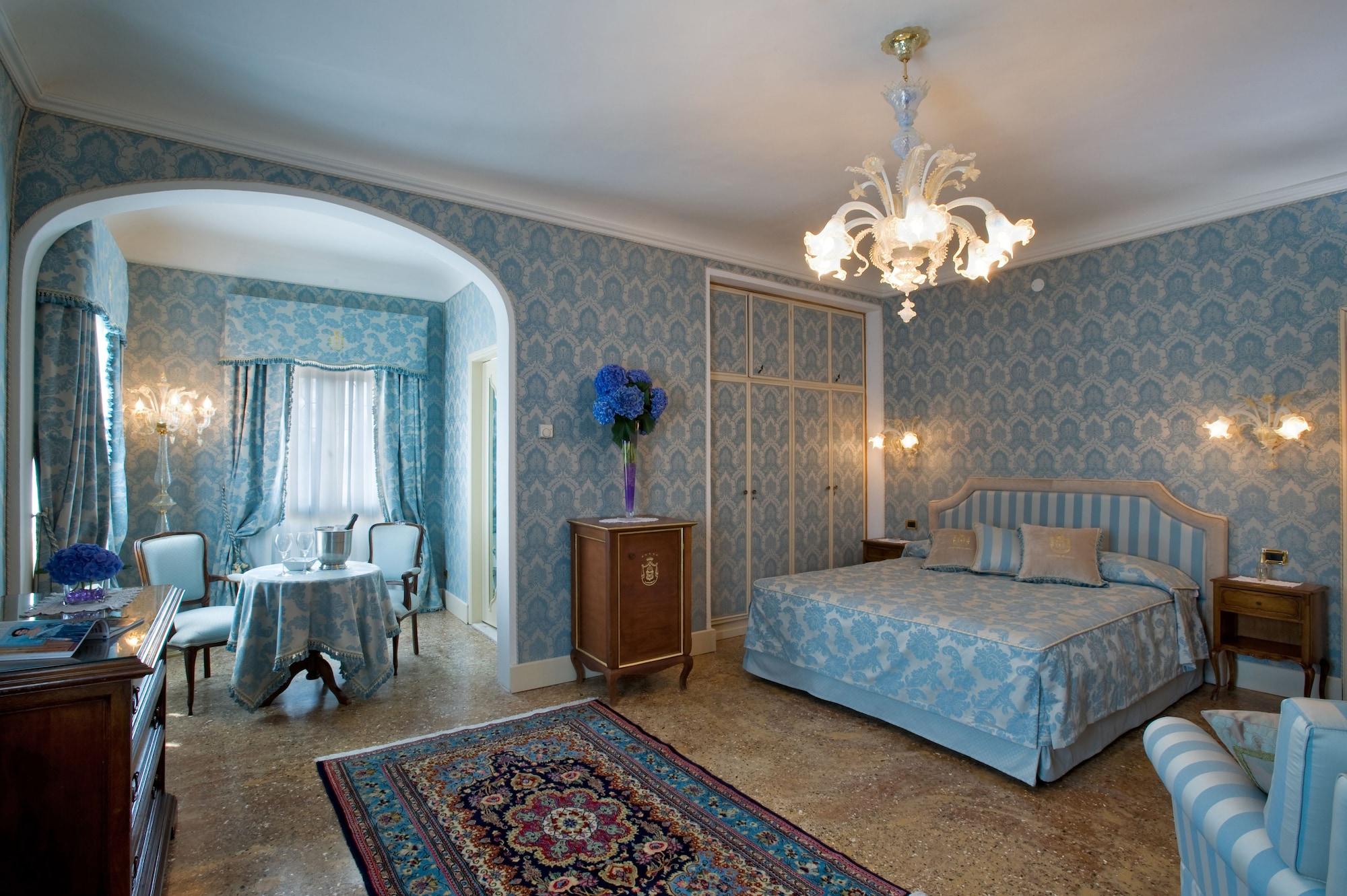 Hotel Villa Condulmer Mogliano Vêneto Quarto foto A suite at the Excelsior
