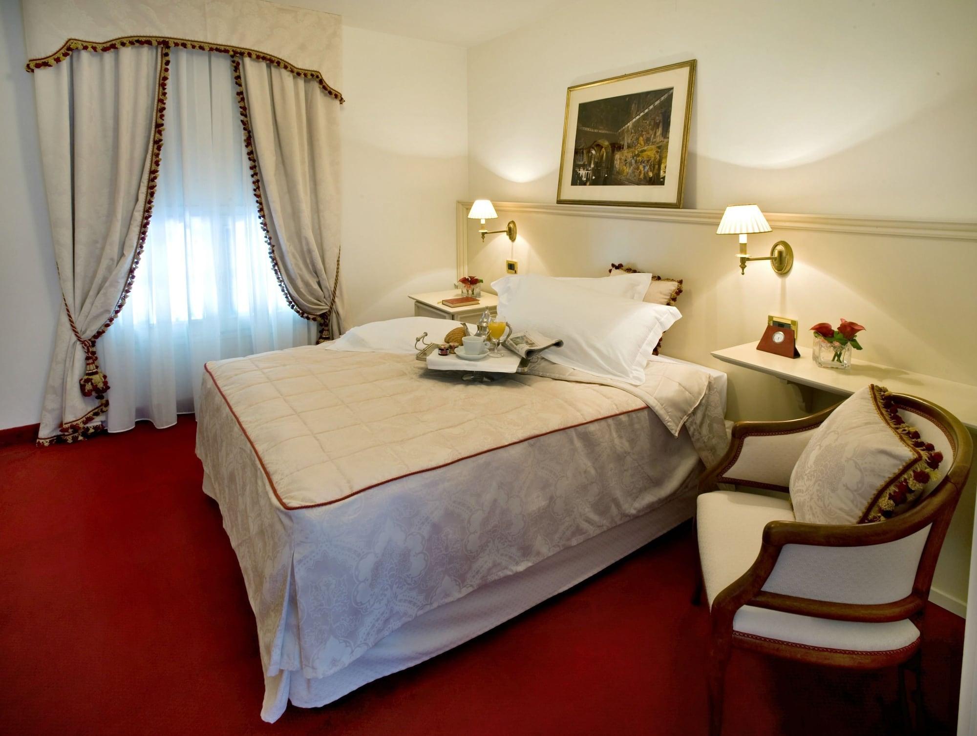 Hotel Villa Condulmer Mogliano Vêneto Exterior foto A room at the hotel