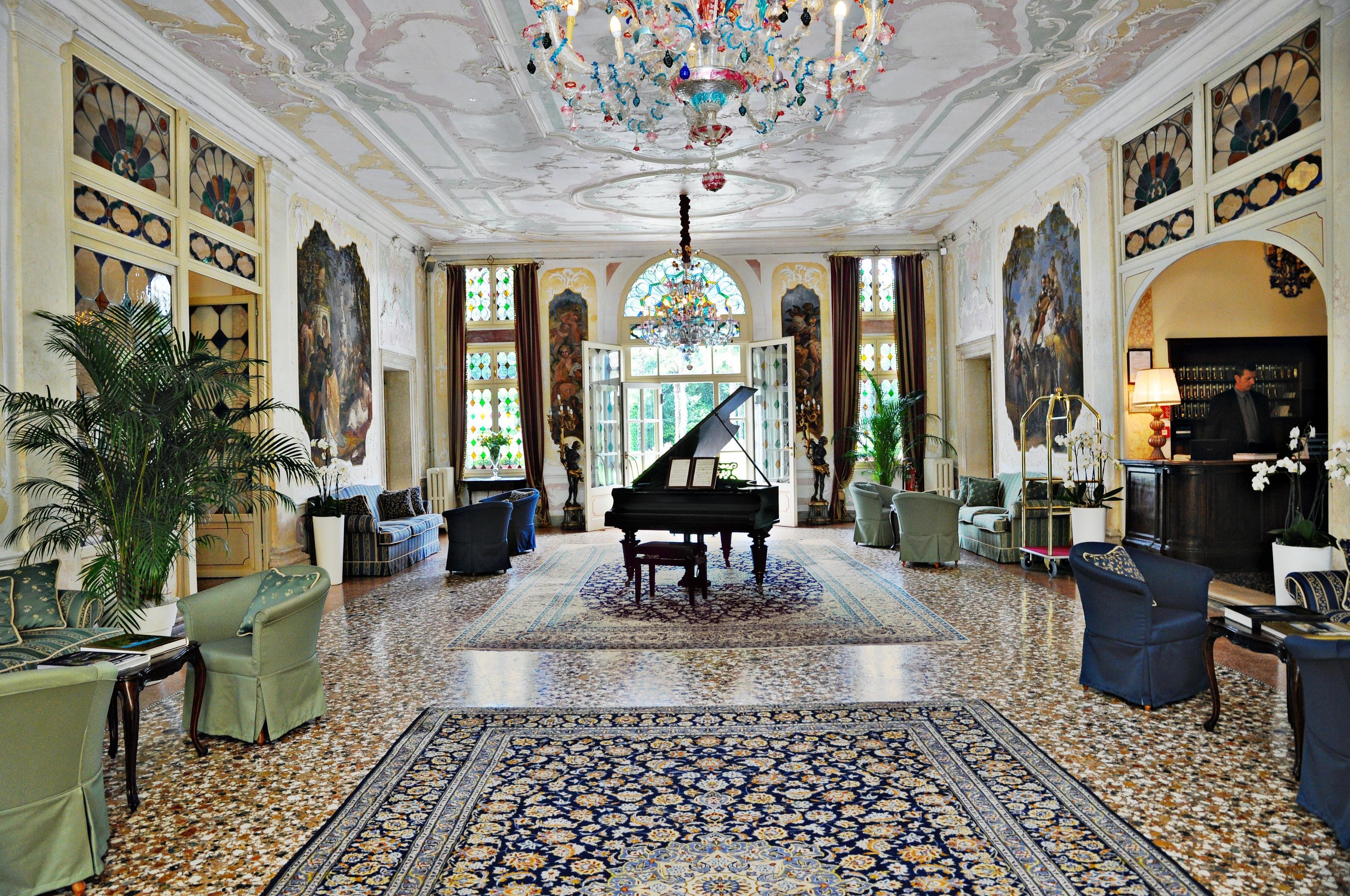 Hotel Villa Condulmer Mogliano Vêneto Exterior foto The lobby of the Hotel de la Paix