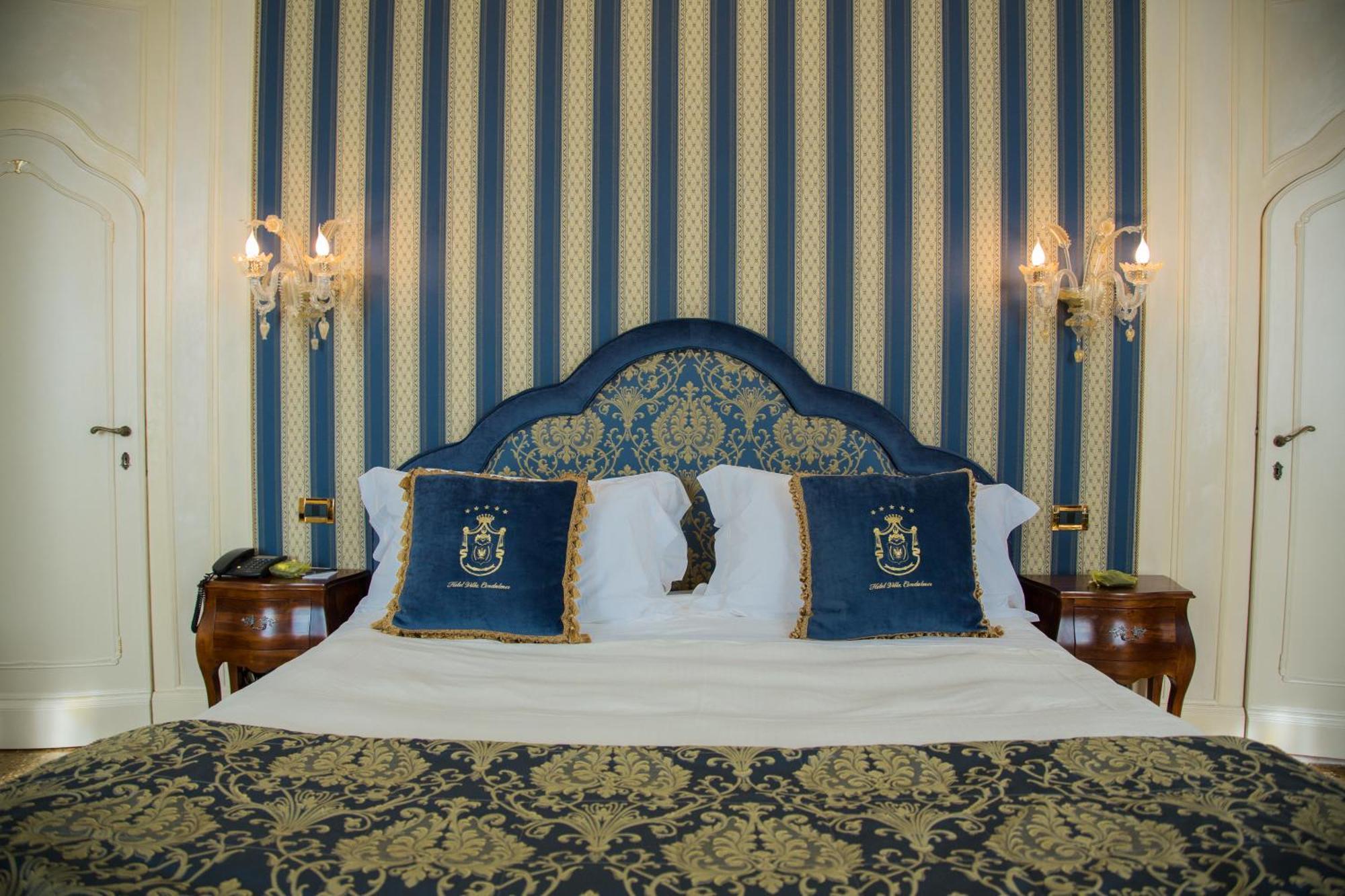 Hotel Villa Condulmer Mogliano Vêneto Quarto foto A bedroom at the hotel