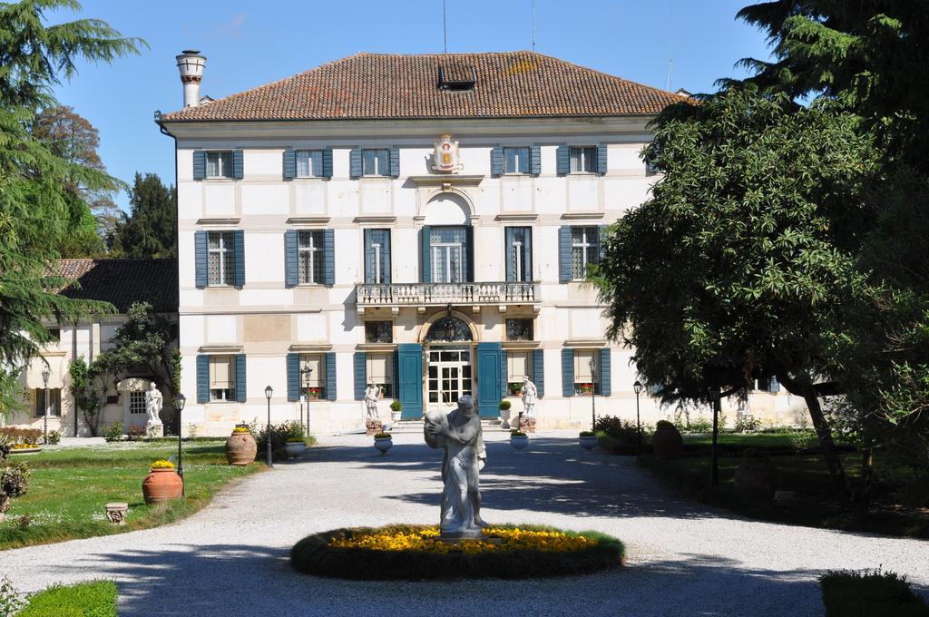 Hotel Villa Condulmer Mogliano Vêneto Exterior foto The town hall in Montferrand-en-Charollais