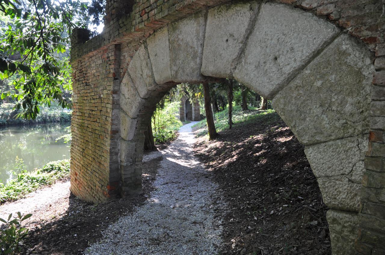 Hotel Villa Condulmer Mogliano Vêneto Exterior foto The old bridge over the river