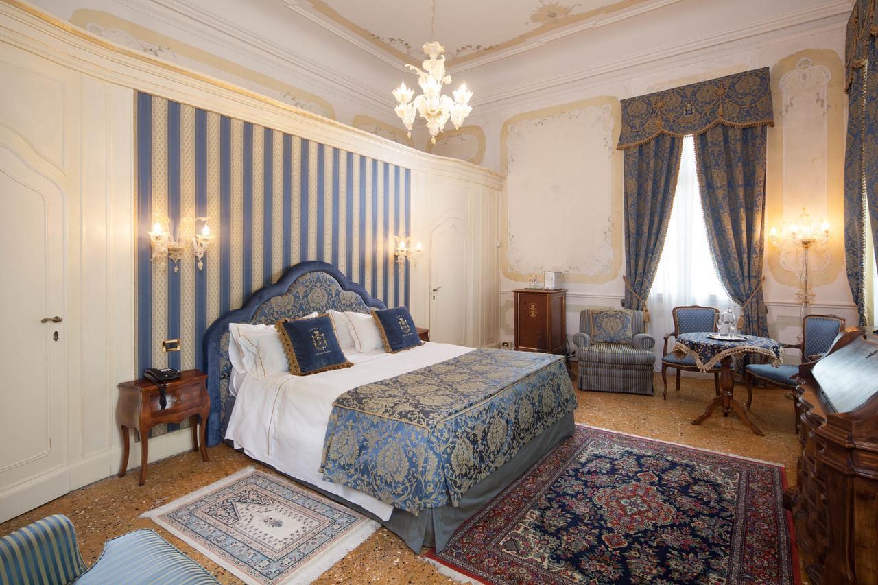 Hotel Villa Condulmer Mogliano Vêneto Exterior foto A room at the hotel