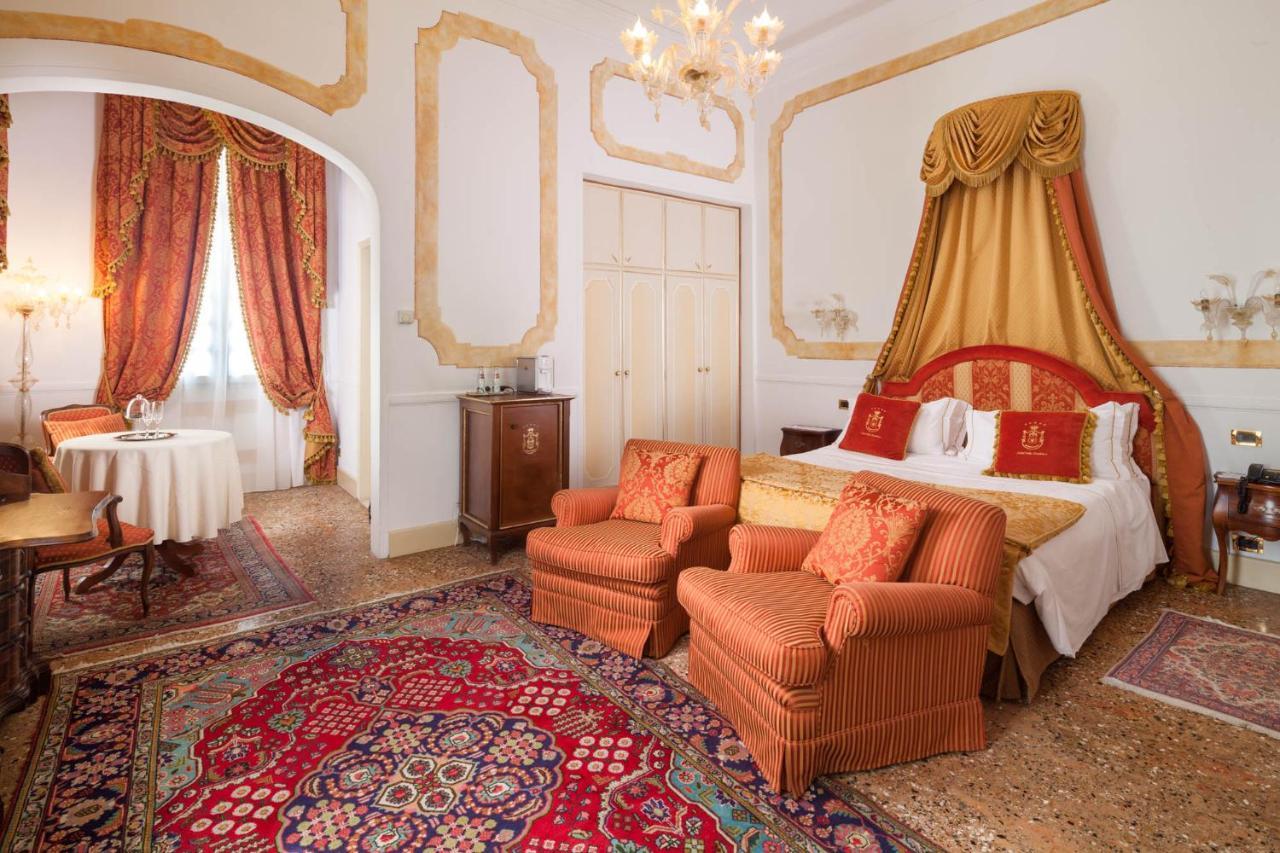 Hotel Villa Condulmer Mogliano Vêneto Exterior foto A room at the hotel