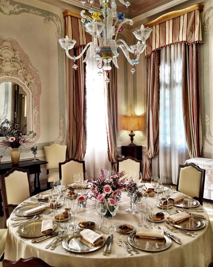 Hotel Villa Condulmer Mogliano Vêneto Exterior foto The dining room