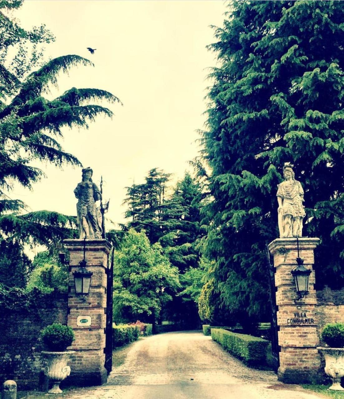 Hotel Villa Condulmer Mogliano Vêneto Exterior foto Entrance to the park