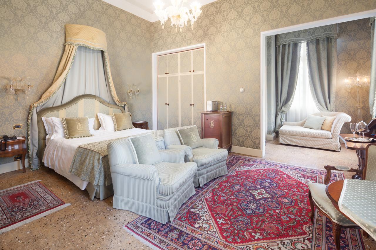 Hotel Villa Condulmer Mogliano Vêneto Exterior foto A suite at the Hotel Excelsior